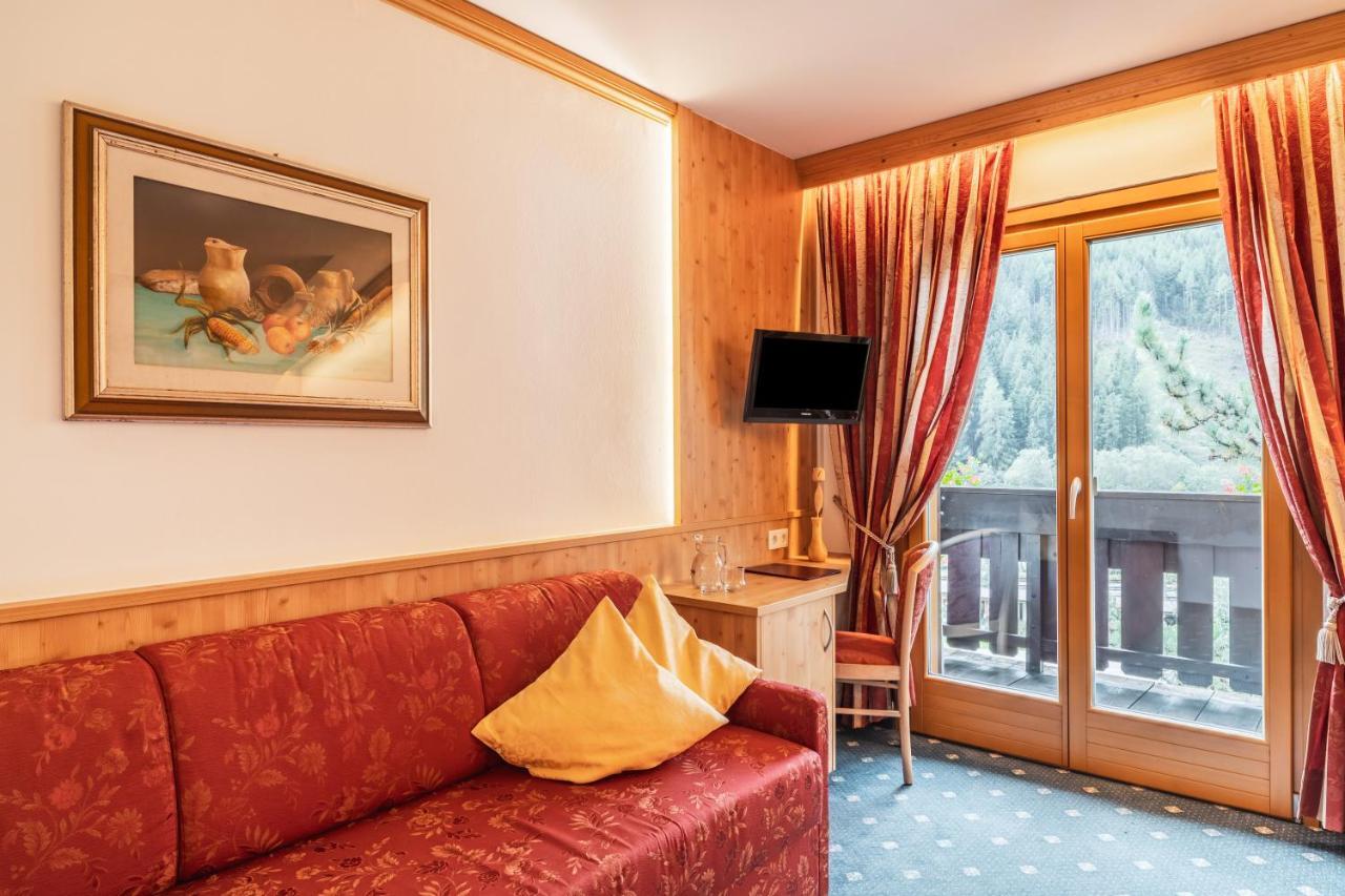 Hotel Erna Коле Изарко Екстериор снимка
